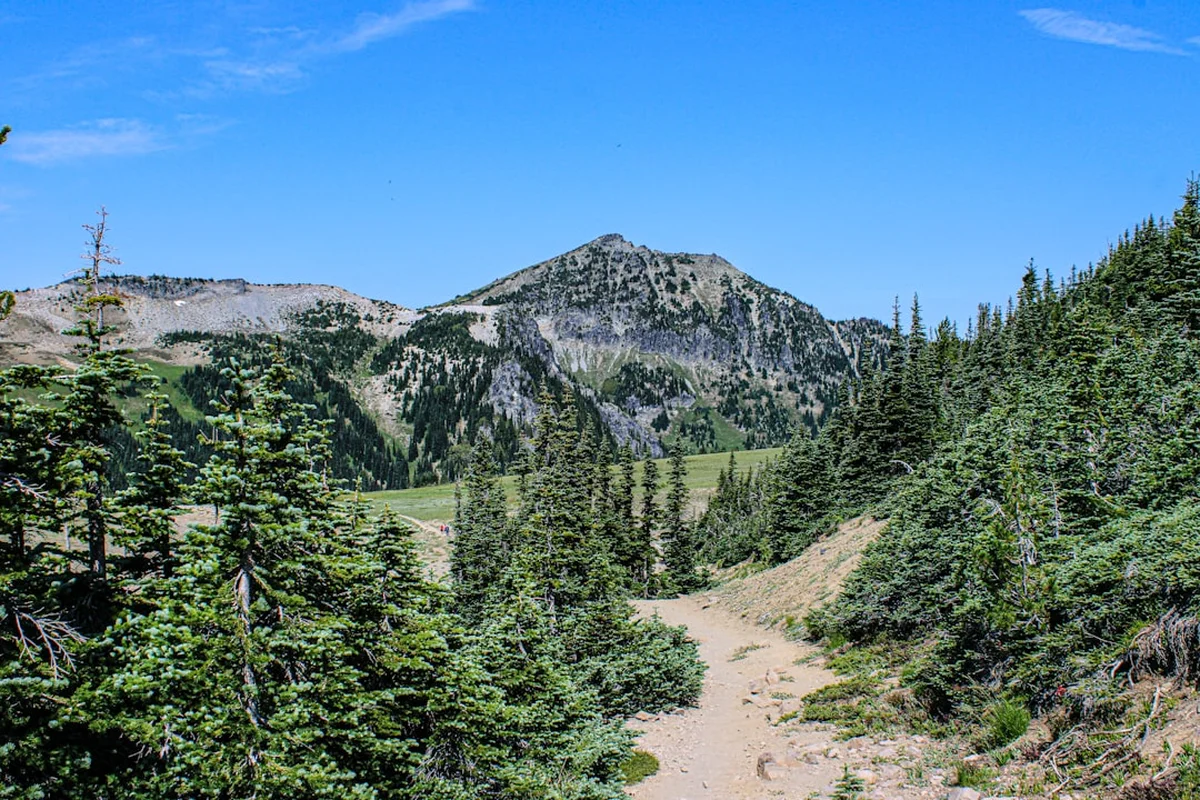 Beartooth High Lakes Trail Photo