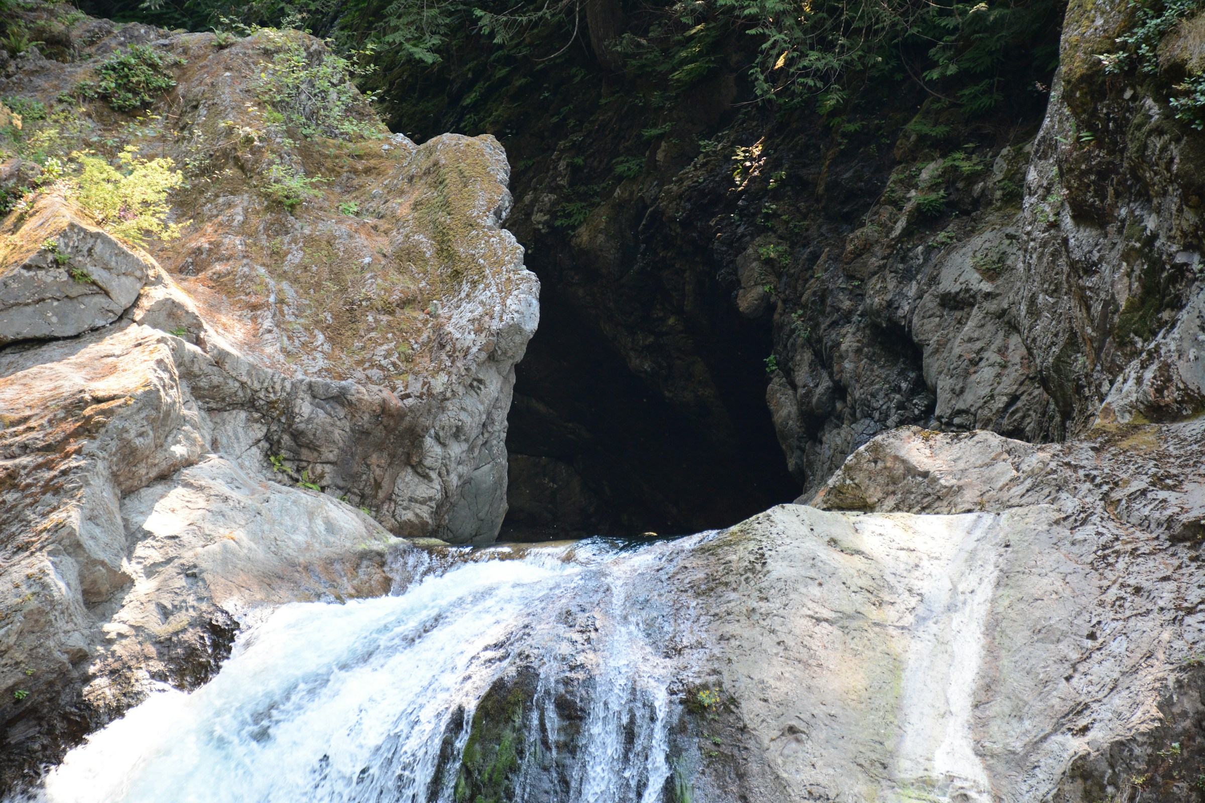 Eagle Creek Trail to Tunnel Falls Photo
