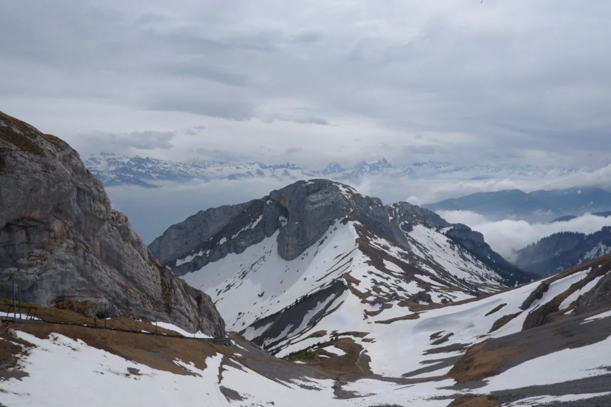 a snowy mountain range