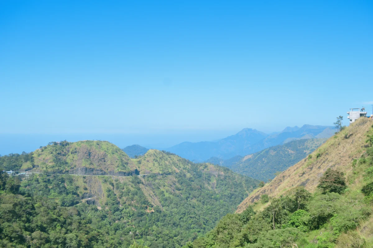 A view of the mountains from a high point of view