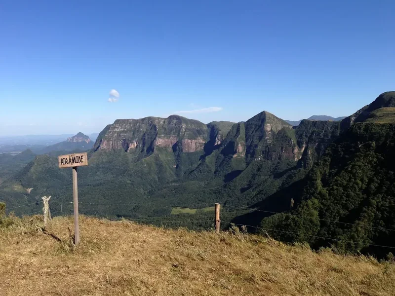 Mountain and nature scenery on the Agulhas Negras Trail