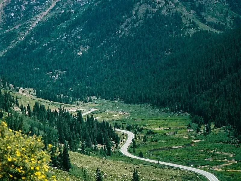 Mountain and nature scenery on the Awaawapuhi Trail