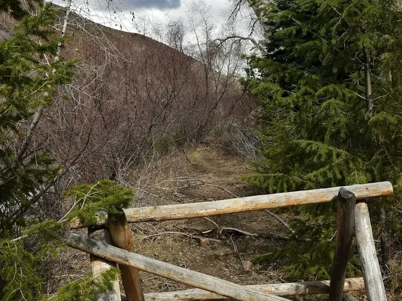 Hiking trail path on the Beartooth High Lakes