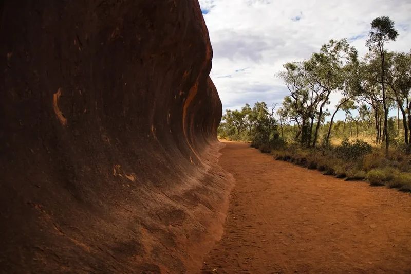 Hiking trail path on the Belougery Split Rock