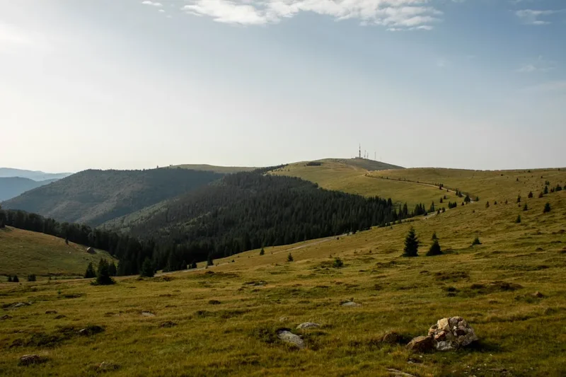 Mountain and nature scenery on the Bran Moeiciu Ridge