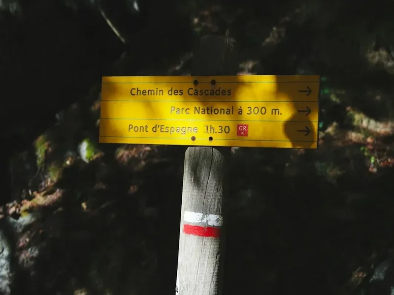 Hiking trail path on the Cascade Herisson Trail