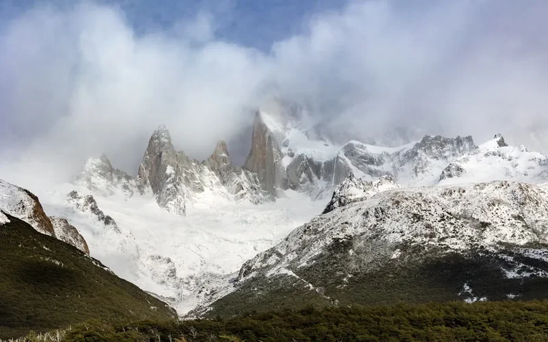 Mountain and nature scenery on the Cerro Madsen Ascent