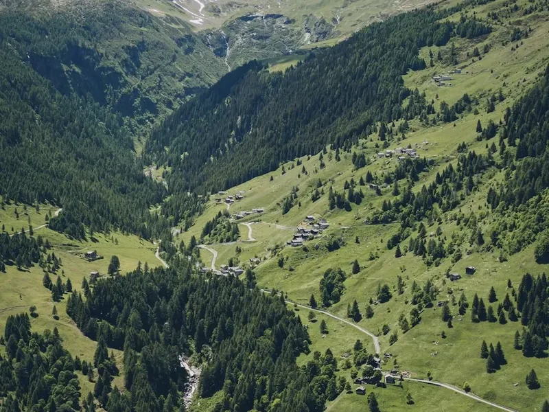 Mountain and nature scenery on the Cervino Base Loop