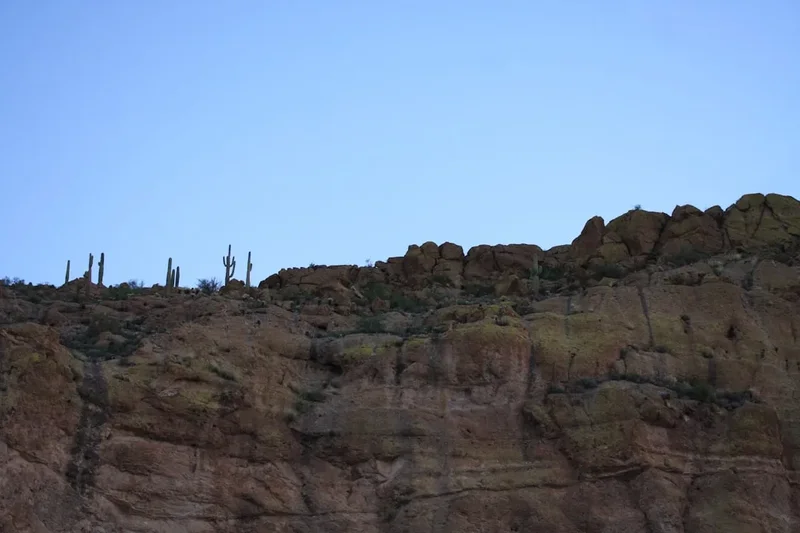 Mountain and nature scenery on the Coyote Gulch Loop