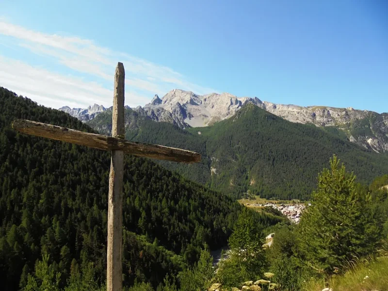 Mountain and nature scenery on the Croix Bonhomme Loop