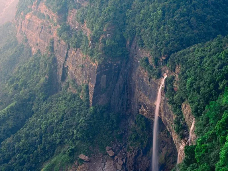 Mountain and nature scenery on the Dudhsagar Falls Trek
