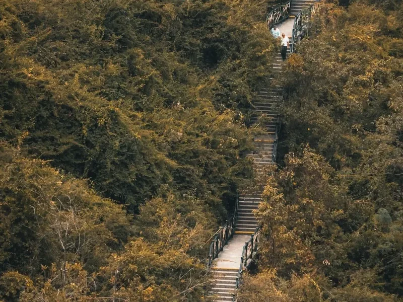 Hiking trail path on the Ganden To Samye Trek