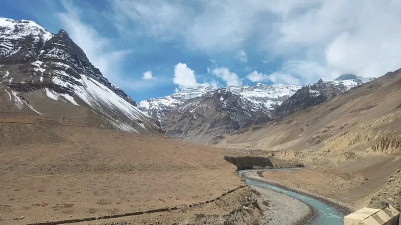 Hiking trail path on the Gangotri Glacier Trek
