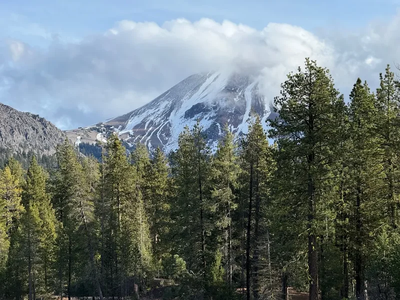 Forest and landscape view on the High Sierra Trail
