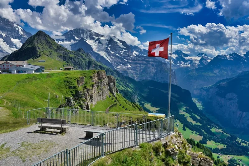 Mountain and nature scenery on the Hohturli Pass Crossing