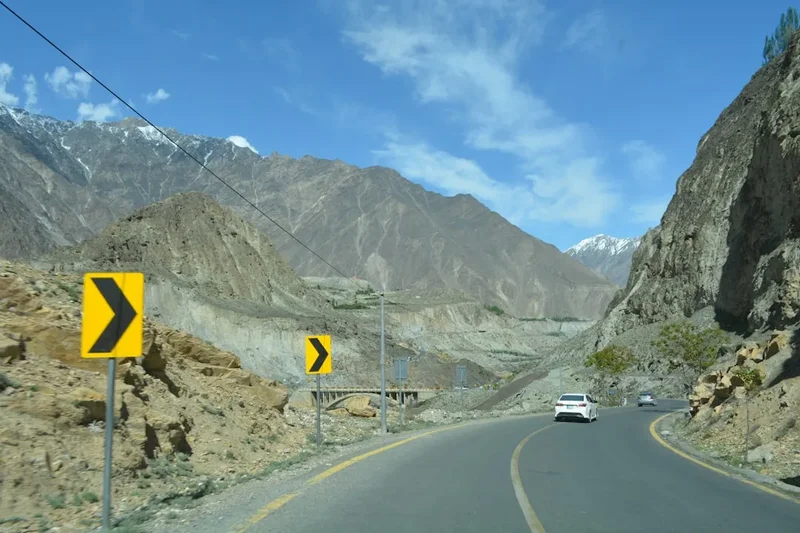 Mountain and nature scenery on the Karakoram Highway Trek
