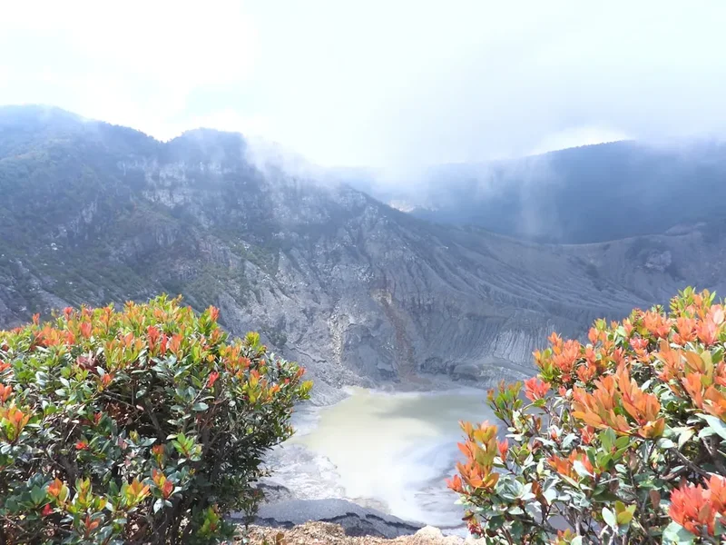 Mountain and nature scenery on the Kawah Ijen Crater Hike