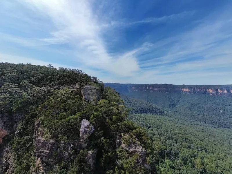 Forest and landscape view on the Kings Canyon Rim Walk