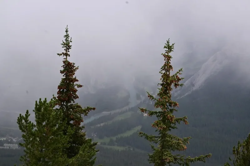 Mountain and nature scenery on the La Cloche Trail