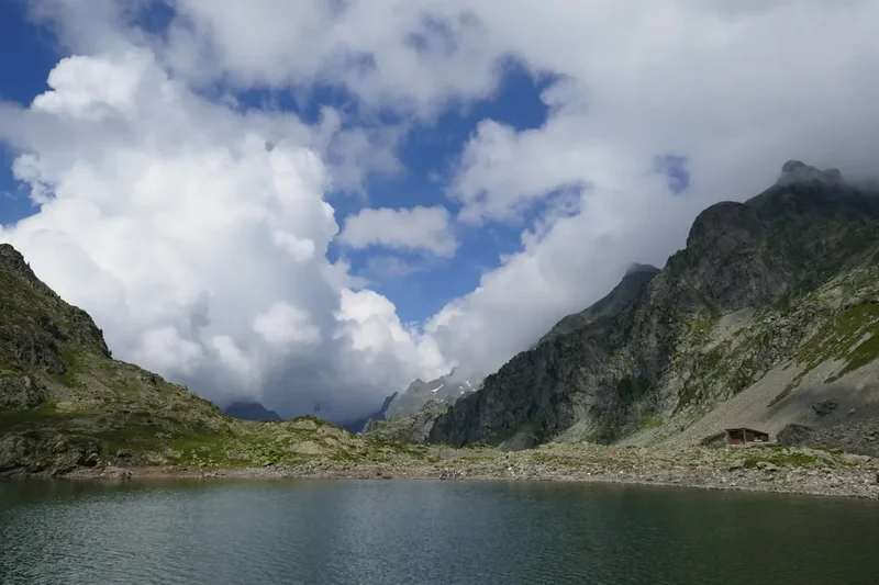 Mountain and nature scenery on the Lac De Gaube Hike