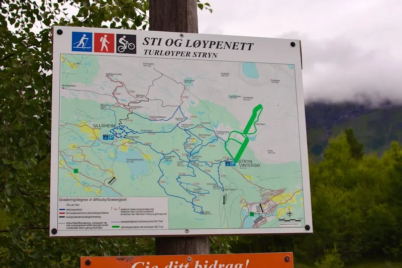 Hiking trail path on the Lac De Louvie Loop
