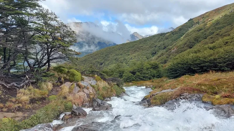 Mountain and nature scenery on the Laguna Ilon Trail
