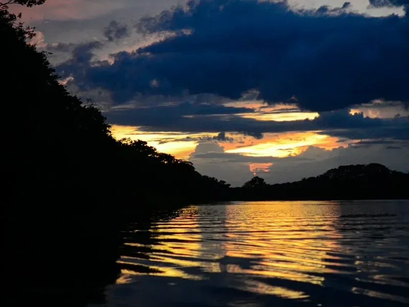 Mountain and nature scenery on the Lake Paron Hike