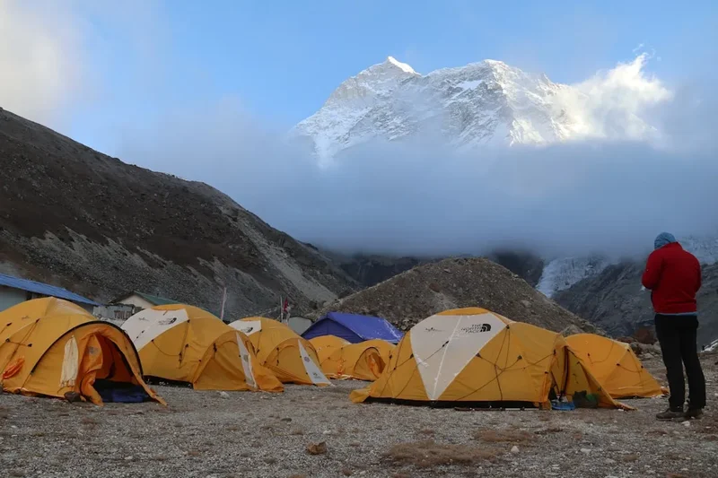 Hiking trail path on the Makalu Base Camp Trek
