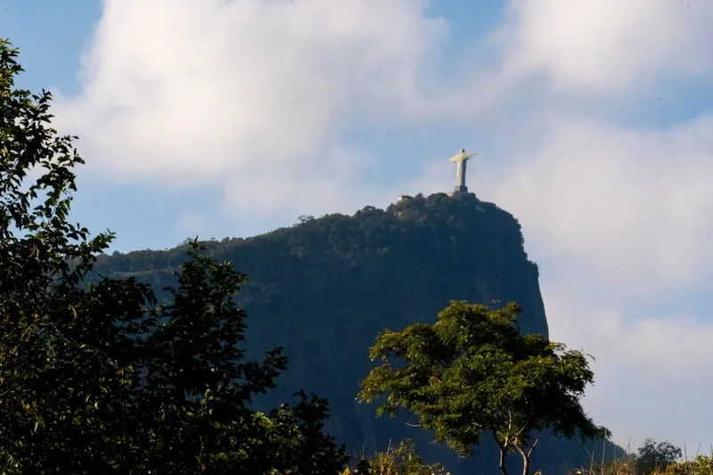 Mountain and nature scenery on the Morro Da Igreja Trail