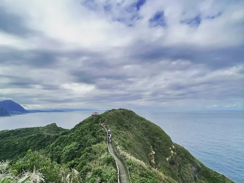 Hiking trail path on the Mount Hehuan Main Peak