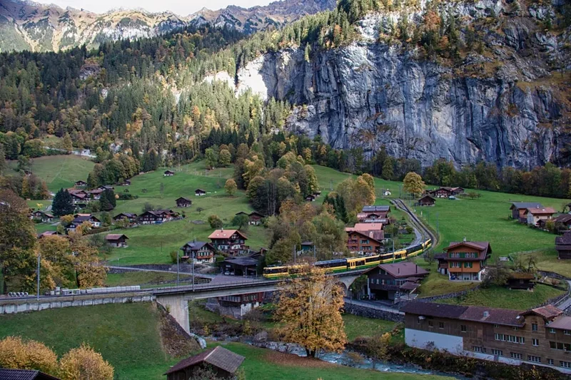 Forest and landscape view on the Muottas Muragl Hike