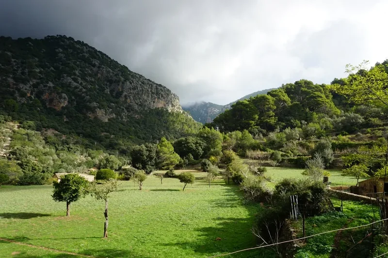 Mountain and nature scenery on the Ordesa To Goriz