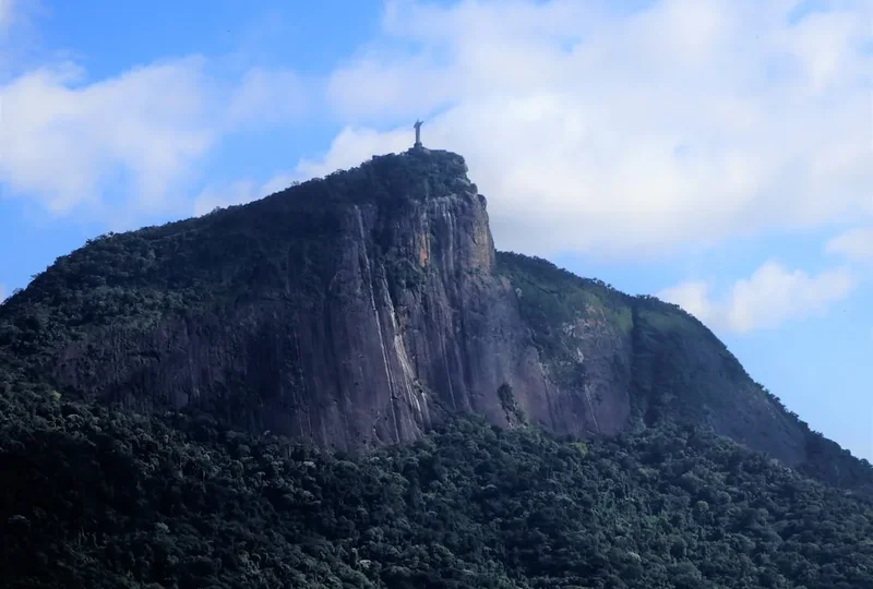 Forest and landscape view on the Pico Da Bandeira Trail