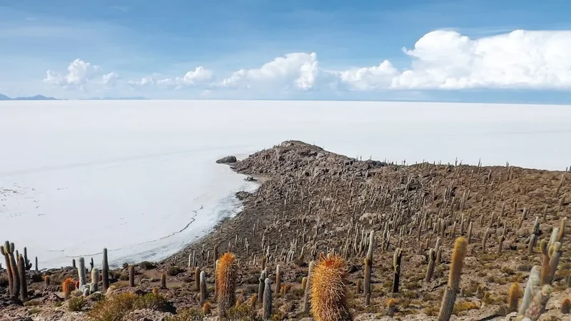 Mountain and nature scenery on the Salar De Uyuni Traverse