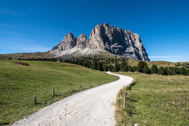 Hiking trail path on the Sella Herbetet Traverse