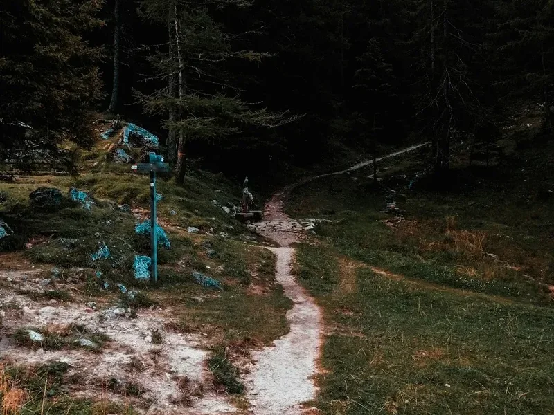 Hiking trail path on the Sentiero Azzurro