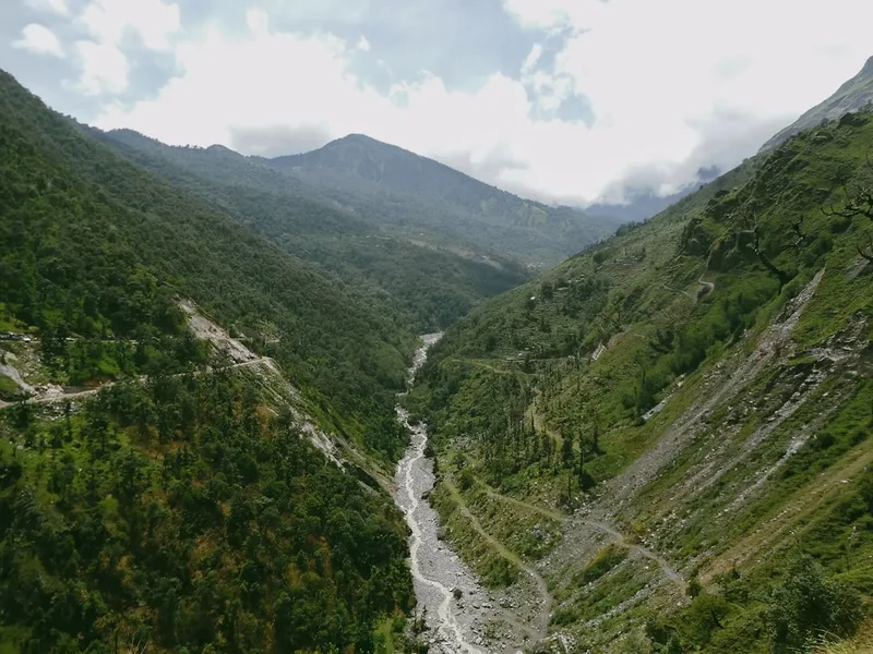 Mountain and nature scenery on the Sham Valley Trek
