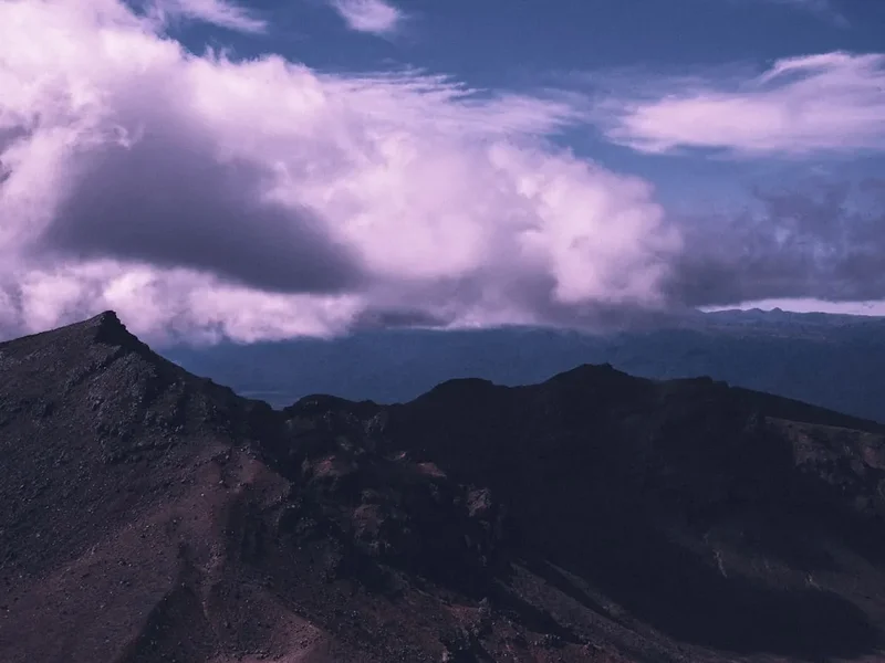Mountain and nature scenery on the Tongariro Alpine Crossing