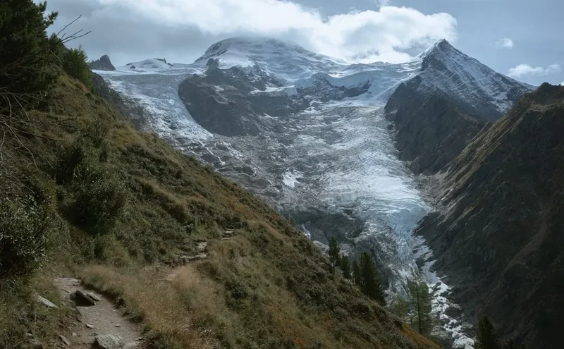 Hiking trail path on the Tour Des Glaciers Vanoise