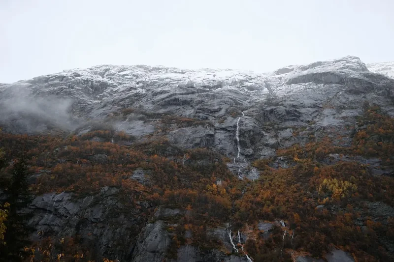 Hiking trail path on the Trollkirka Trail