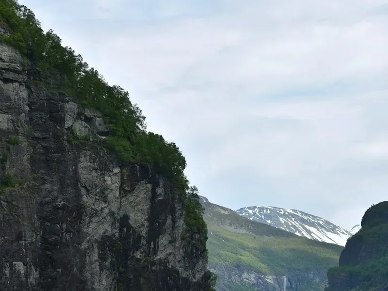 Mountain and nature scenery on the Trollkirka Trail