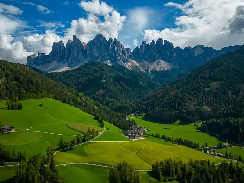 Mountain and nature scenery on the Val Di Funes Panorama