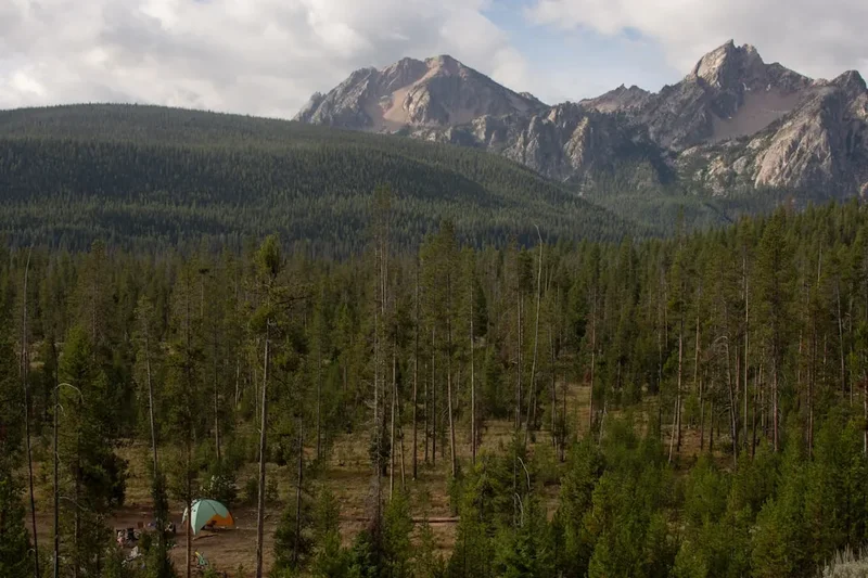 Mountain and nature scenery on the White Mountains Hut Traverse
